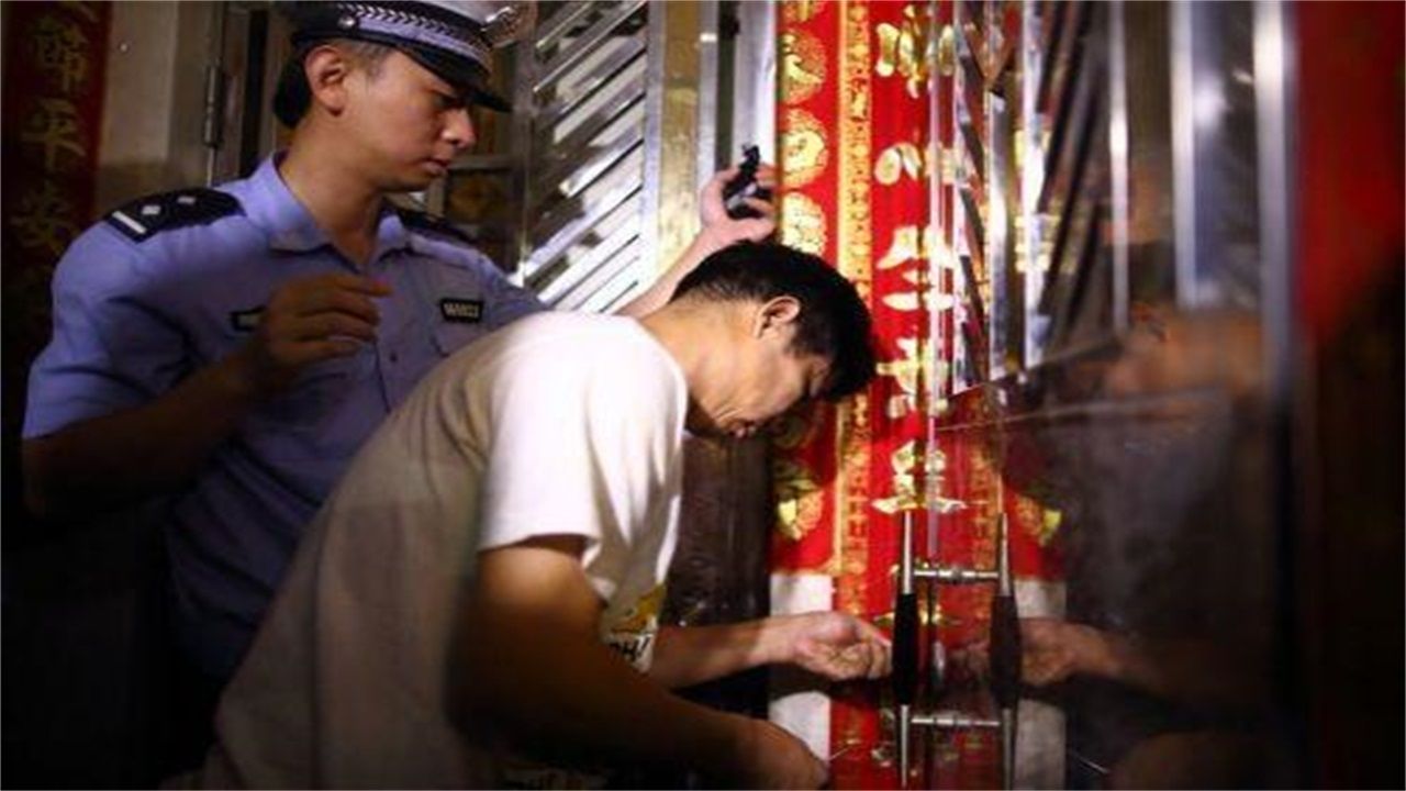 白层镇请开锁师傅开了锁后，师傅为什么一般都不进门，就算主人请也不进去？